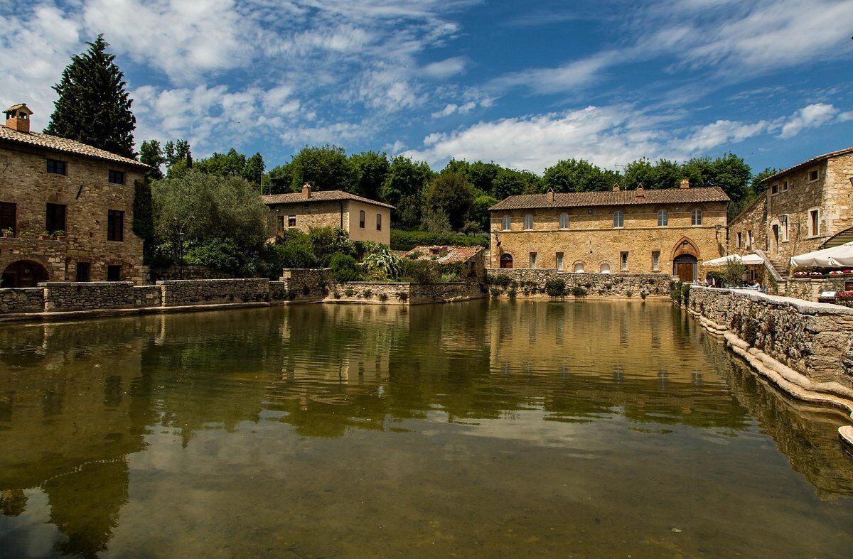 2. Bagno Vignoni - Piazza/Piscina: